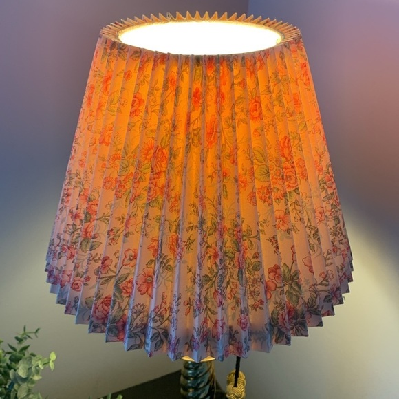 Vintage brass table lamp with vintage lampshade floral cottage core traditional - Picture 7 of 15